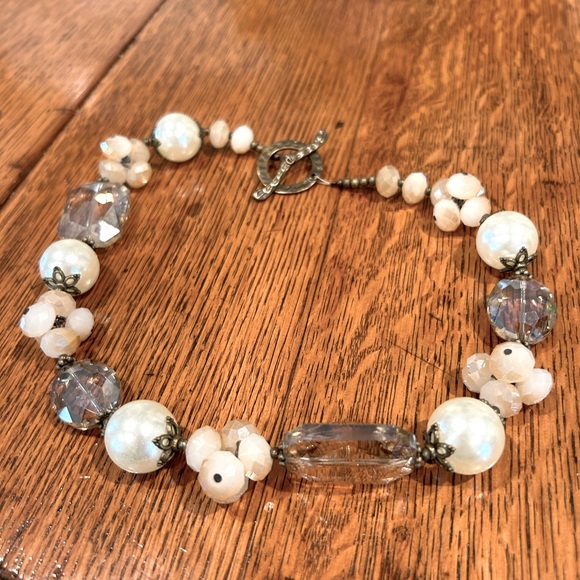 18 in costume jewelry with a vintage look.  Great beads and design. - Picture 5 of 8